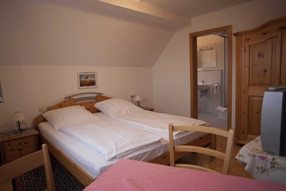 Comfort Double Room | Free cribs/infant beds, free WiFi, bed sheets