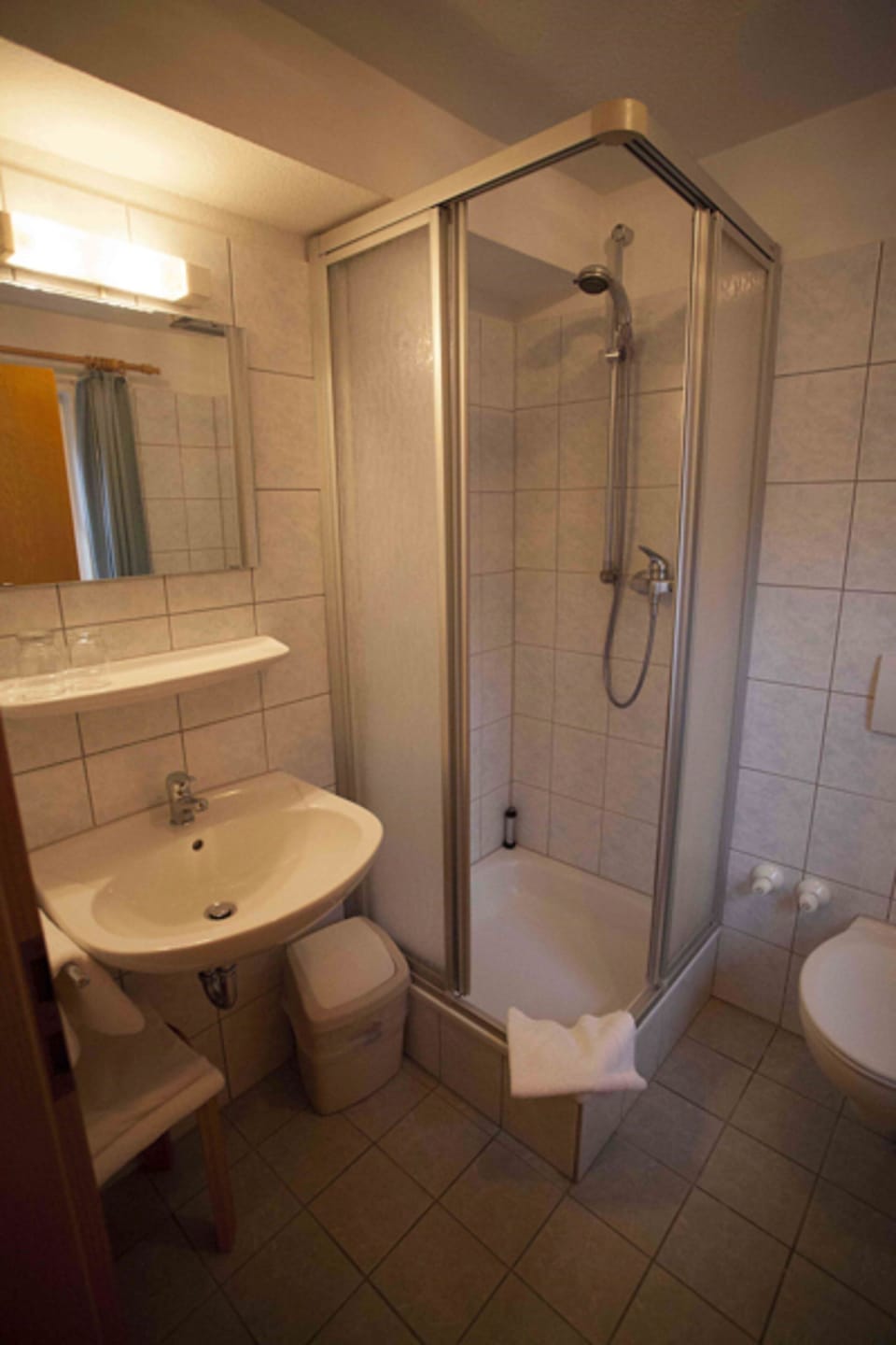 Room | Bathroom | Hair dryer, towels