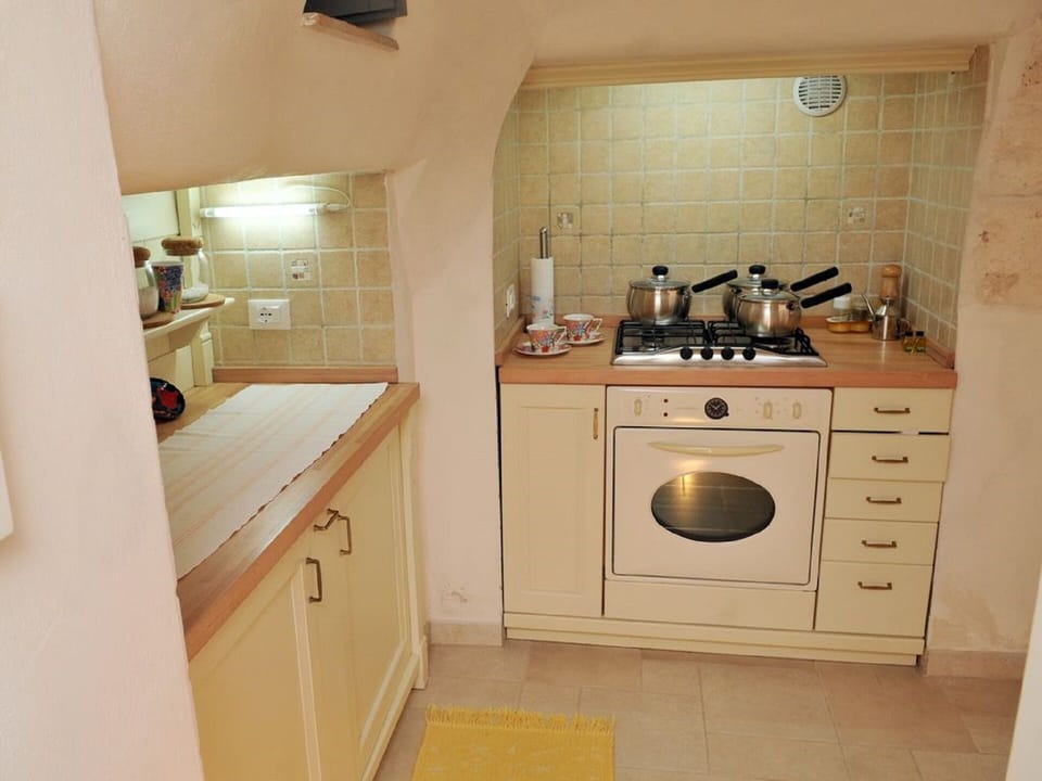 Indoor Kitchen with Oven, Hob, Dishwasher, Fridge & Washing Machine