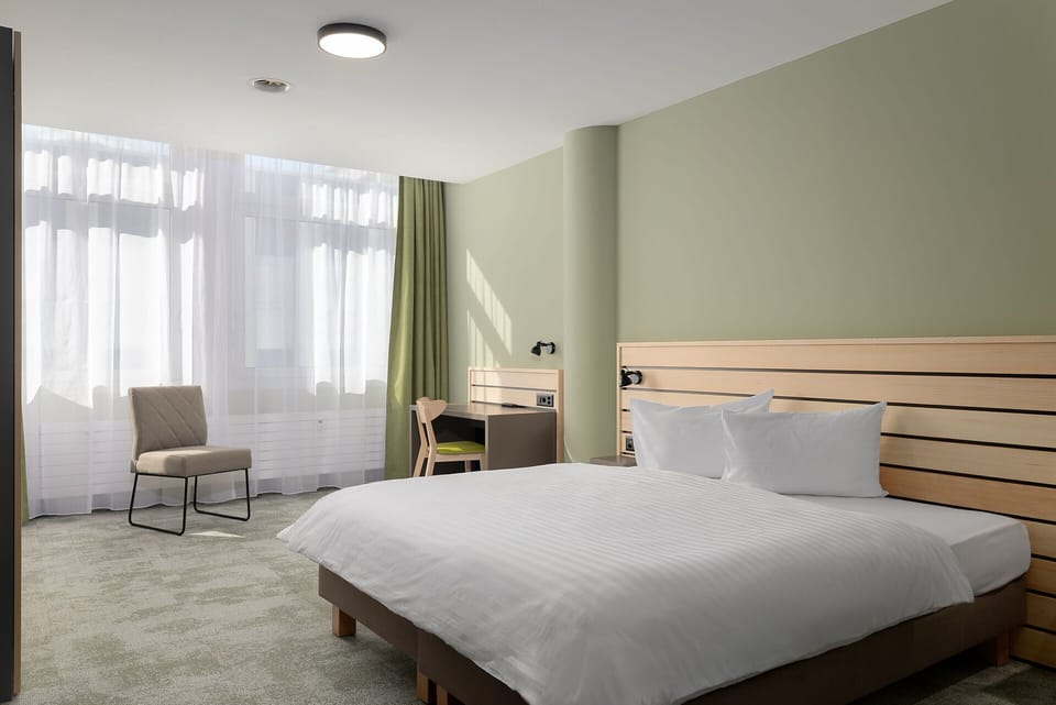 Standard Double Room | Desk, soundproofing, free WiFi, bed sheets