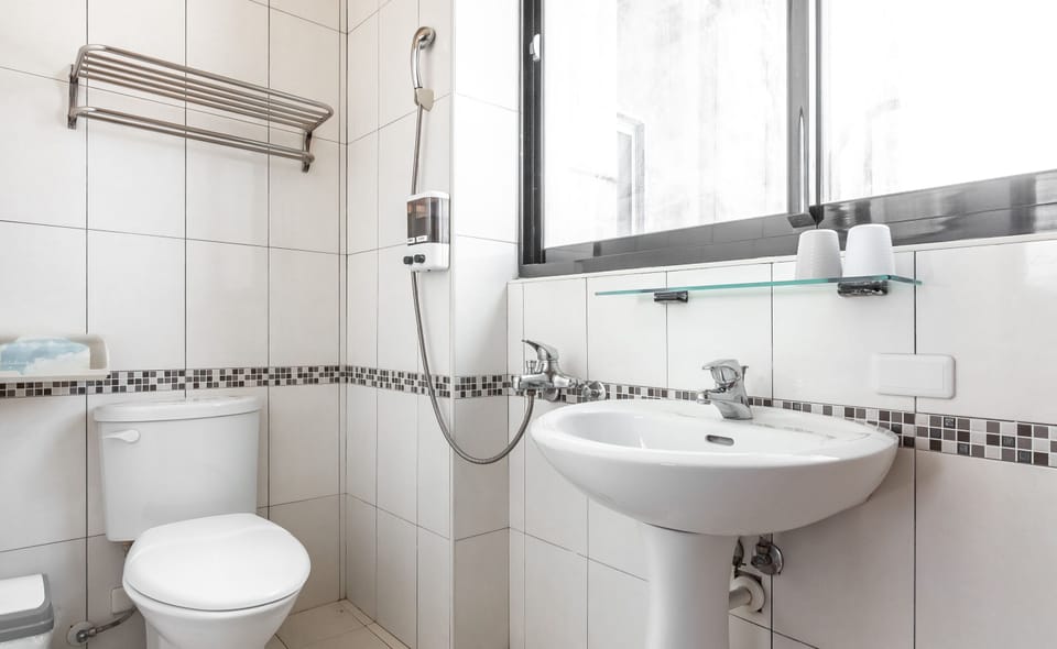 Senior Double Room | Bathroom | Shower, rainfall showerhead, hair dryer, slippers