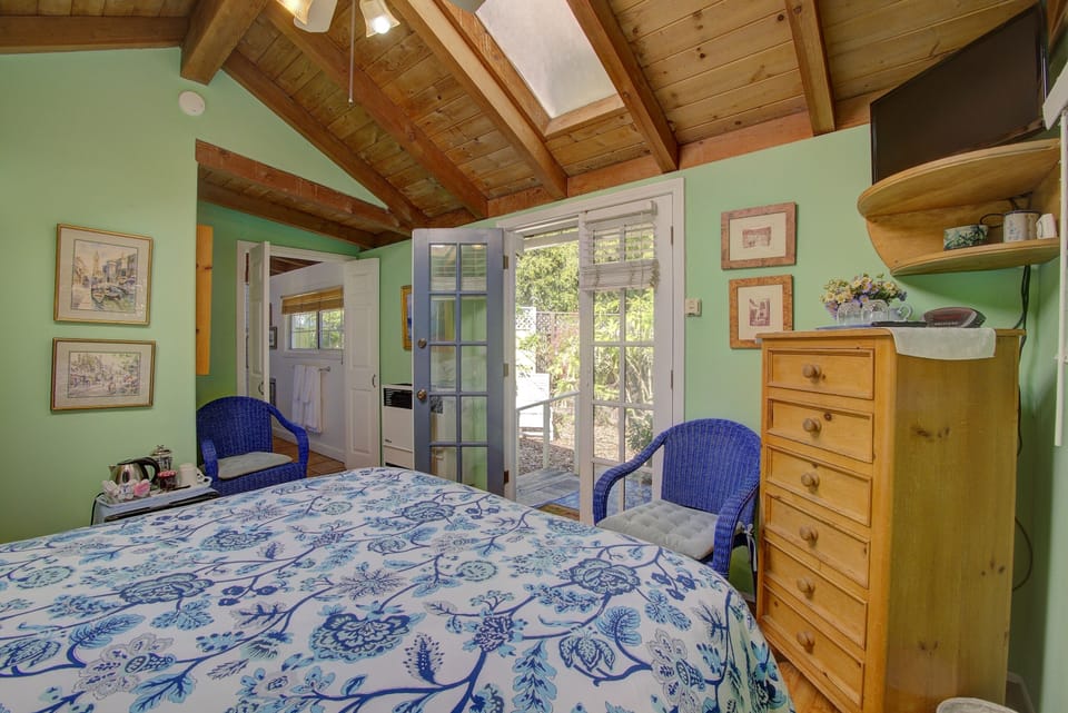 Room, Private Bathroom (Garden) | Iron/ironing board (on request), WiFi (free), bed sheets