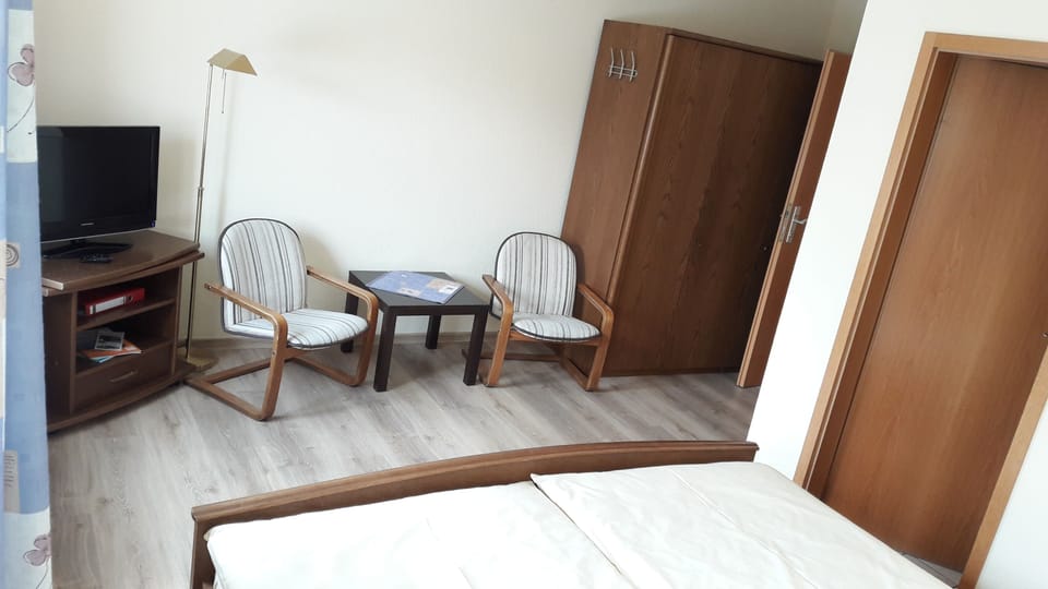 Double Room | Free WiFi, bed sheets