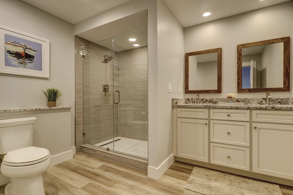 450 Captains Walk | Master Bathroom - 450 Captains Walk | Master Bathroom