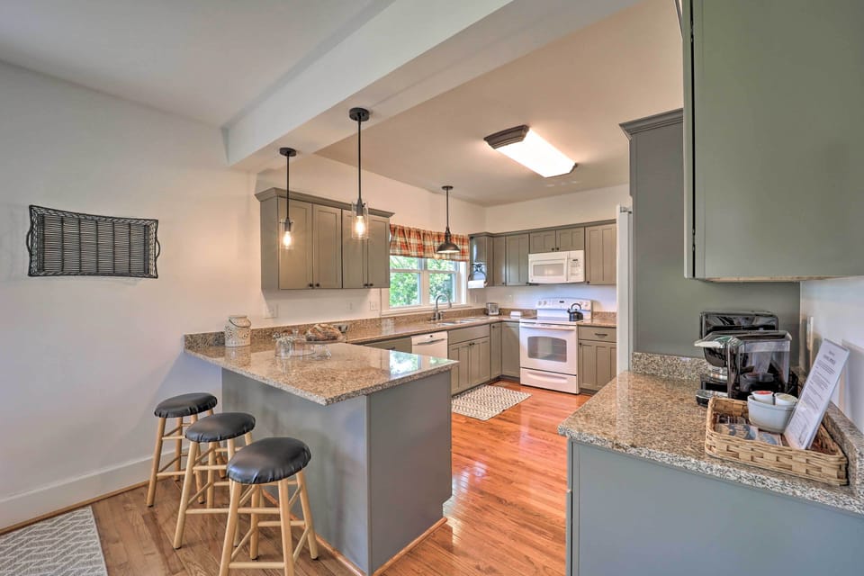 Kitchen | Fully Equipped | Cooking Basics Provided