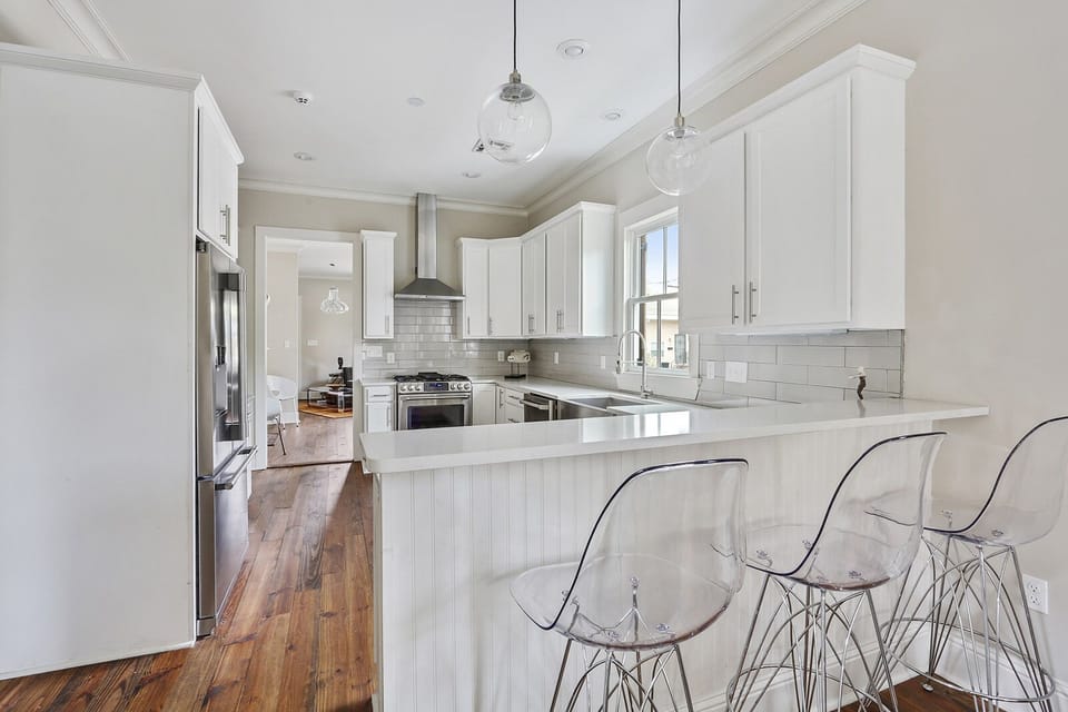 Full kitchen.
