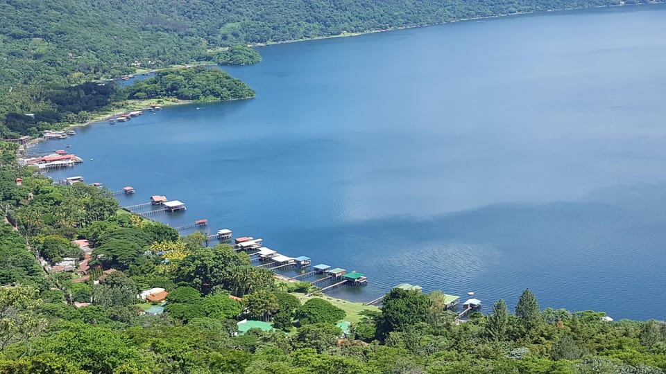 Lago de Coatepeque view.