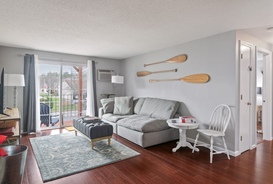 open concept living room\kitchen, balcony