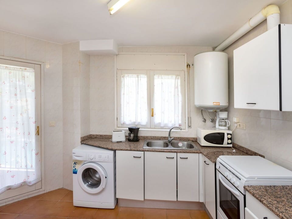 Kitchen Sink, Cabinetry, Property, Window, Sink, Countertop, Laundry Room, Tap, Plumbing Fixture, Kitchen Stove