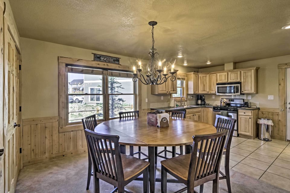 Dining Table | Dishware & Flatware Provided