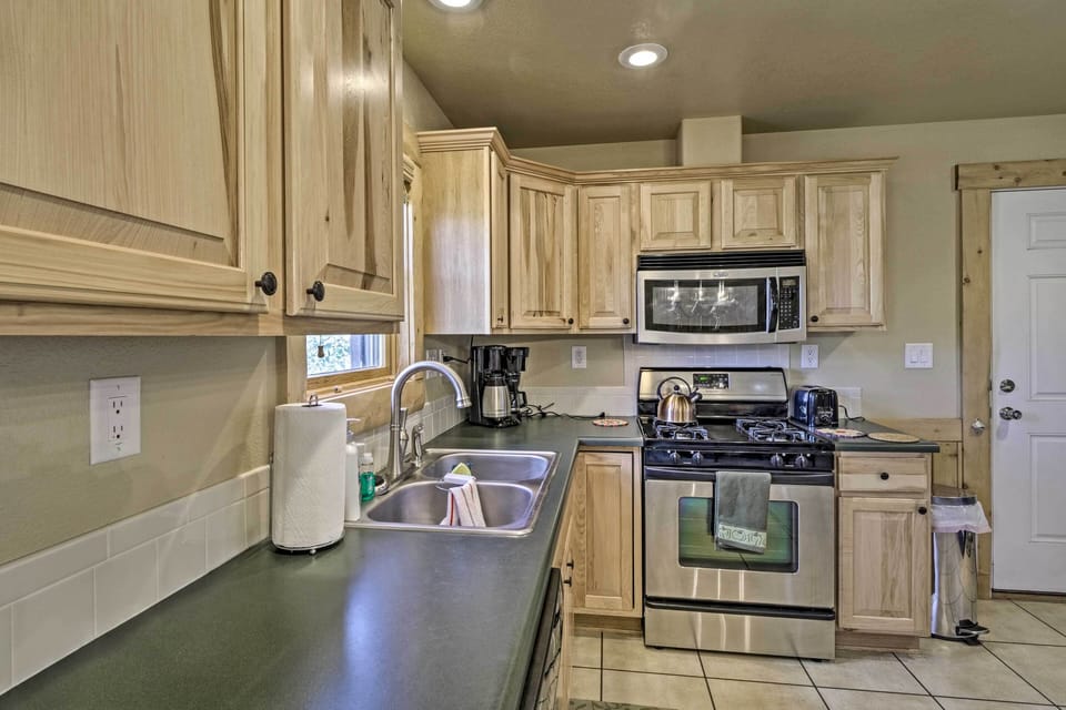 Kitchen | Drip Coffee Maker | Dishwasher | Toaster