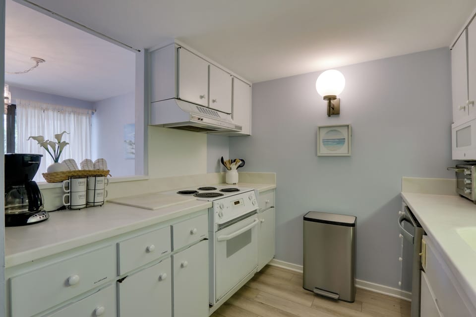 Kitchen | Coffee Maker | Cooking Basics | Main Level