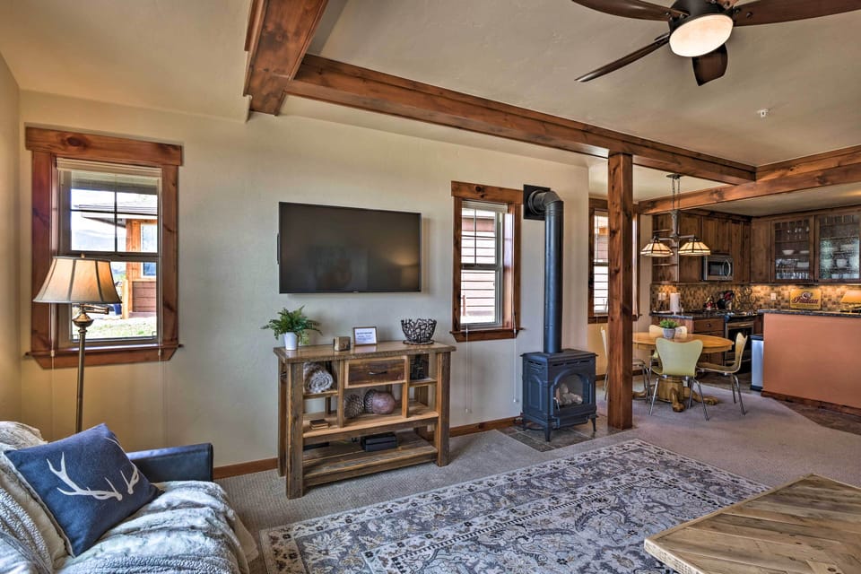 Living Area | Flat-Screen TV