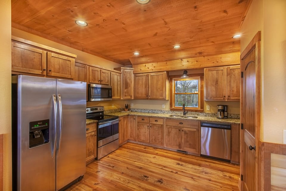 Gourmet fully-equipped kitchen with stainless appliances, ideal for creating culinary delights