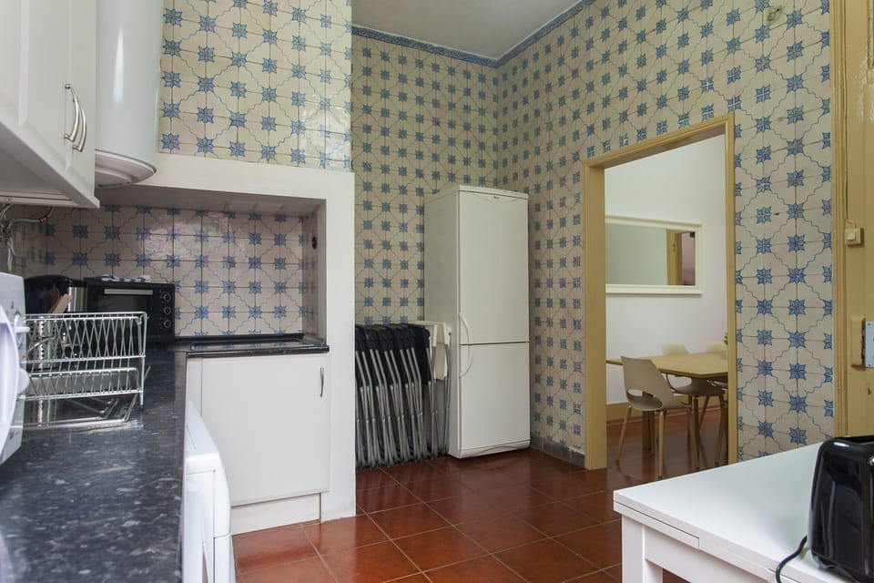 Full Equipped Kitchen: Toaster, Ketler, Coffe Machine, Washing and Dishwashing Machine, Microwave, Fridge, Stove, Hoven.