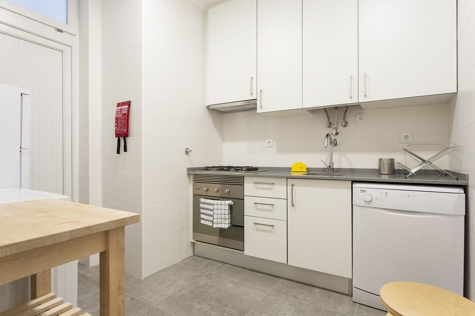 Full Equipped Kitchen: Toaster, Ketler, Coffe Machine, Washing and Dishwashing Machine, Microwave, Fridge, Stove, Hoven.