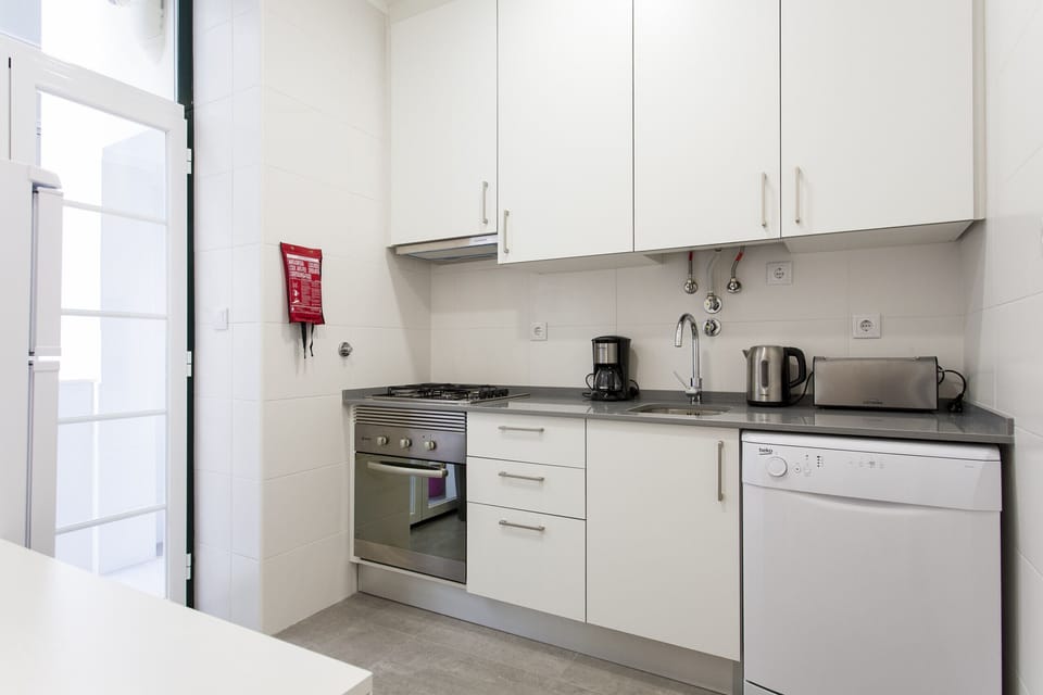 Full Equipped Kitchen: Toaster, Ketler, Coffe Machine, Washing and Dishwashing Machine, Microwave, Fridge, Stove, Hoven