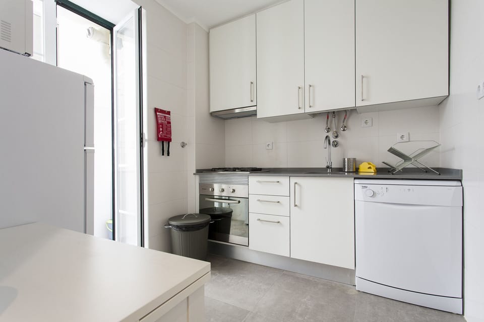 Full Equipped Kitchen: Toaster, Ketler, Coffe Machine, Washing and Dishwashing Machine, Microwave, Fridge, Stove, Hoven