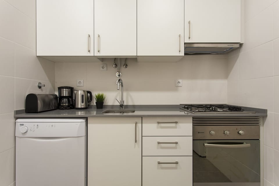 Full Equipped Kitchen: Toaster, Ketler, Coffe Machine, Washing and Dishwashing Machine, Microwave, Fridge, Stove, Hoven