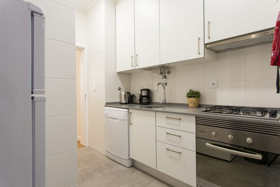 Full Equipped Kitchen: Toaster, Ketler, Coffe Machine, Washing and Dishwashing Machine, Microwave, Fridge, Stove, Hoven.