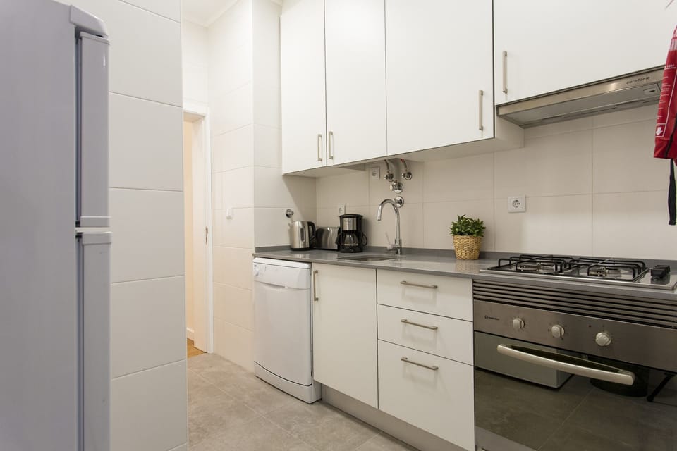 Full Equipped Kitchen: Toaster, Ketler, Coffe Machine, Washing and Dishwashing Machine, Microwave, Fridge, Stove, Hoven.