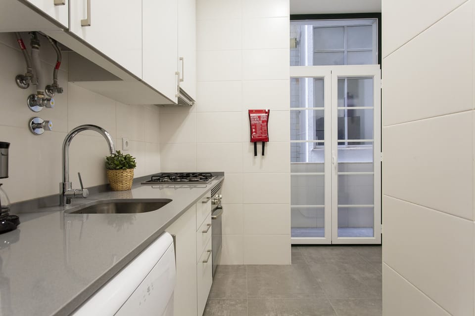 Full Equipped Kitchen: Toaster, Ketler, Coffe Machine, Washing and Dishwashing Machine, Microwave, Fridge, Stove, Hoven.