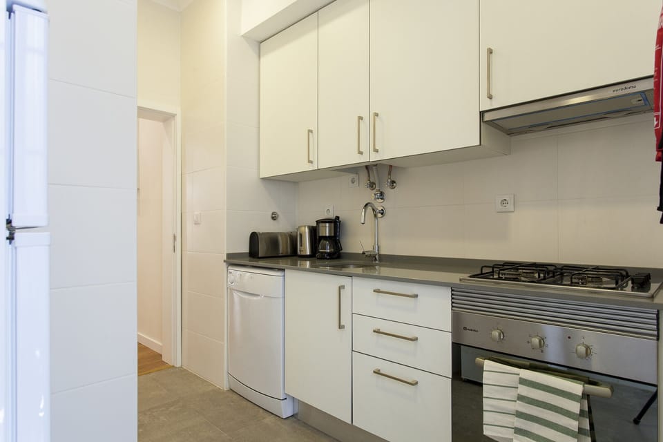 Full Equipped Kitchen: Toaster, Ketler, Coffe Machine, Washing and Dishwashing Machine, Microwave, Fridge, Stove, Hoven.