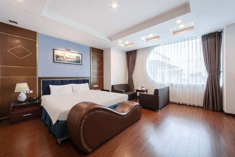 Deluxe Double Room | Minibar, in-room safe, blackout drapes, iron/ironing board