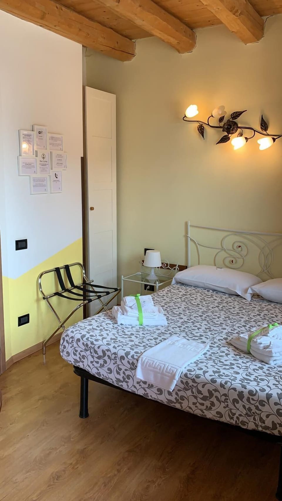 Double Room | Desk, cribs/infant beds, free WiFi, bed sheets
