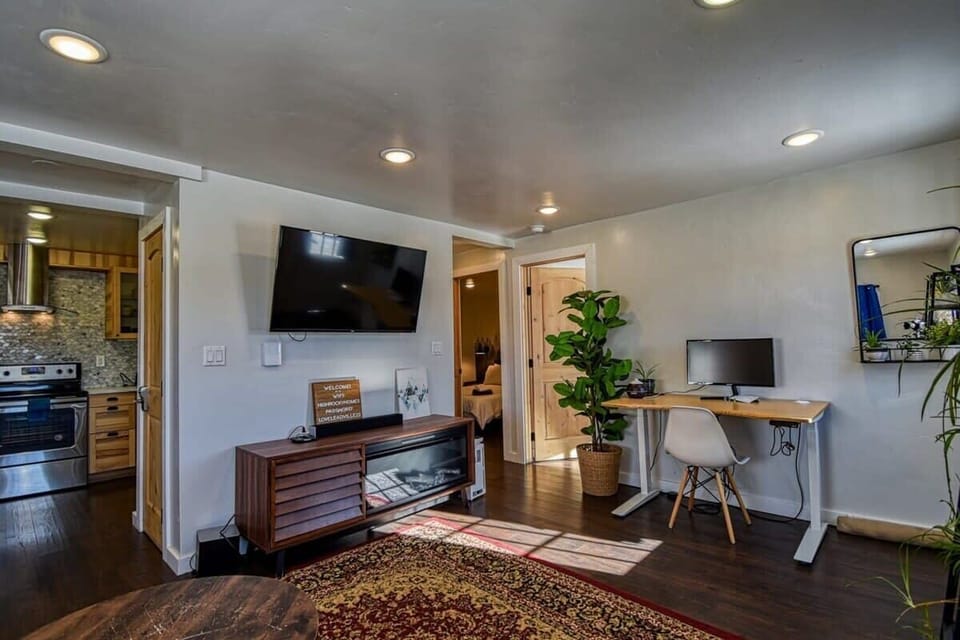 【Curl Up】 Electric fireplace, Netflix for the cold mountain nights