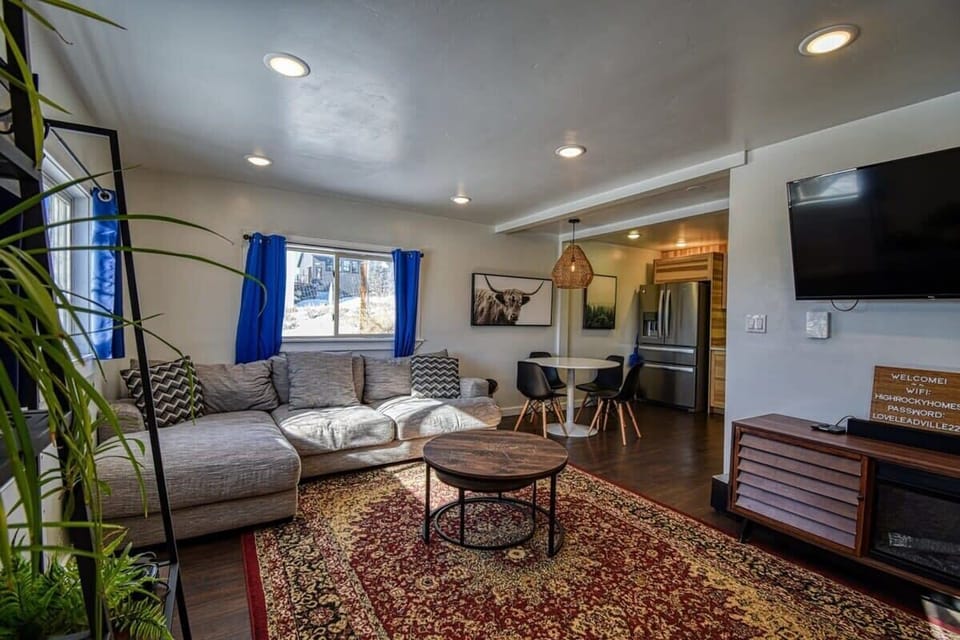 【The Common Space】 Sectional, dining for 4, kitchen behind you, fireplace TV stand to your right