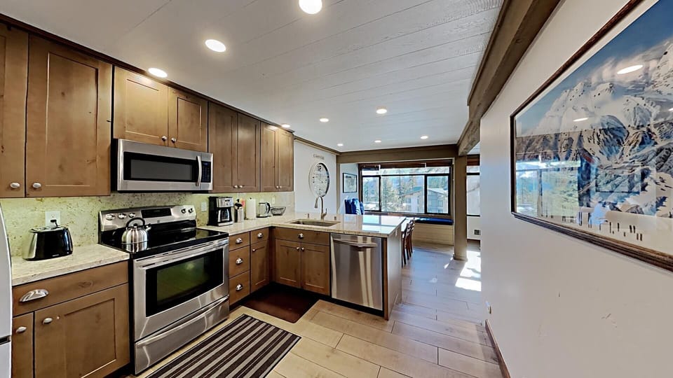Condo, 2 Bedrooms | Private kitchen | Coffee/tea maker, fridge, oven, toaster