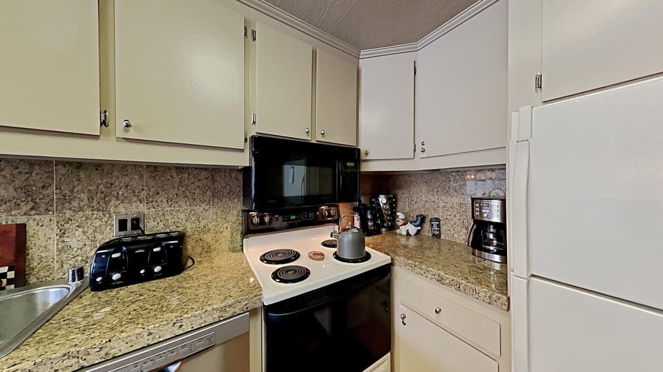 Condo, 2 Bedrooms | Private kitchen | Coffee/tea maker, fridge, oven, toaster