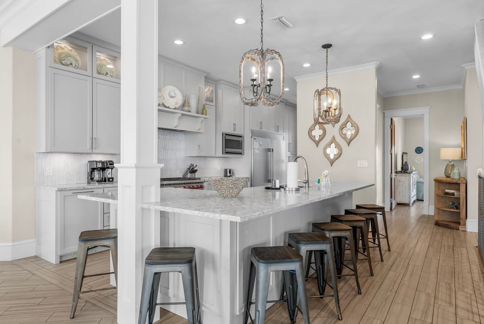 Large, Open-Concept Kitchen On 2nd Floor