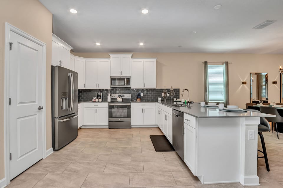 Elegant Kitchen of the Apartment in Florida near Moss Park - Modern kitchen with sleek appliances - Smart use of space with versatile storage solutions - Well-lit space with strategically placed task lighting