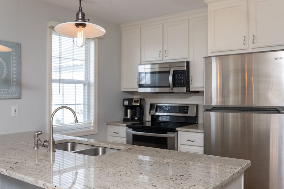 Full size kitchen w/ Fridge, oven, stovetop and microwave. Coffee dual brew.