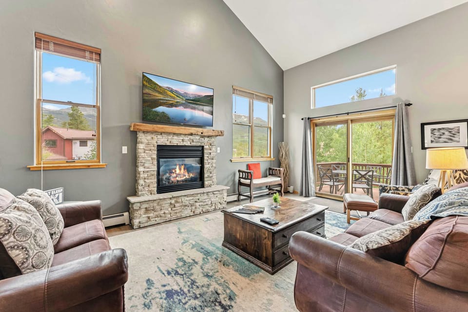 Living room: Main floor, vaulted ceilings, fireplace, deck access