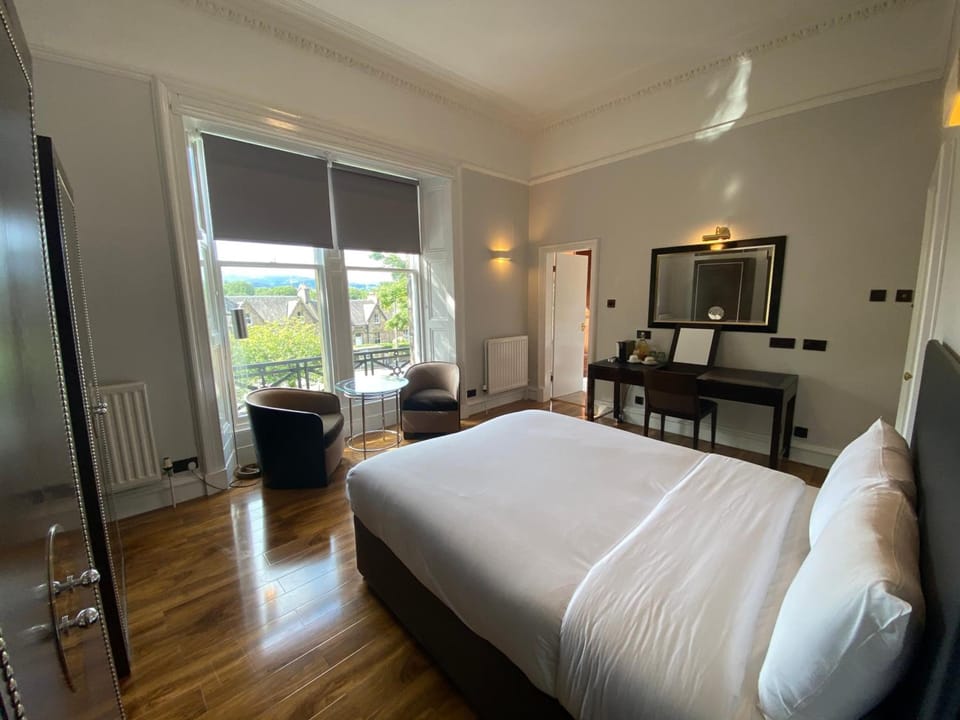 Classic Studio | Desk, laptop workspace, iron/ironing board, free WiFi