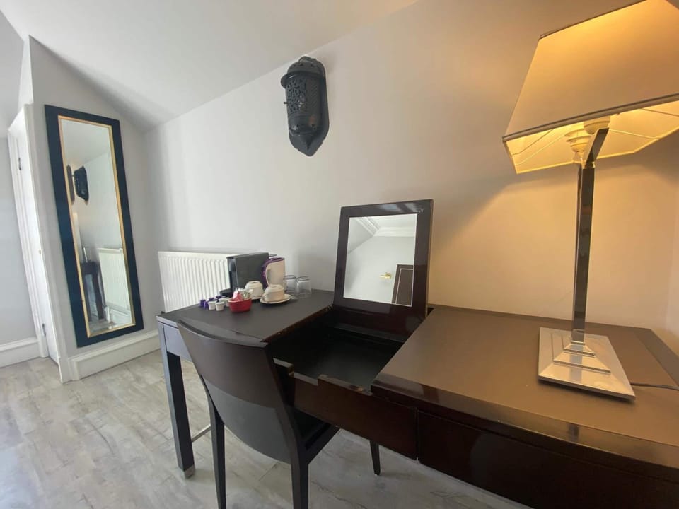 Desk, laptop workspace, iron/ironing board, free WiFi