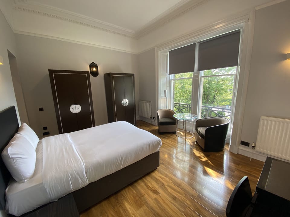 Classic Studio | Desk, laptop workspace, iron/ironing board, free WiFi