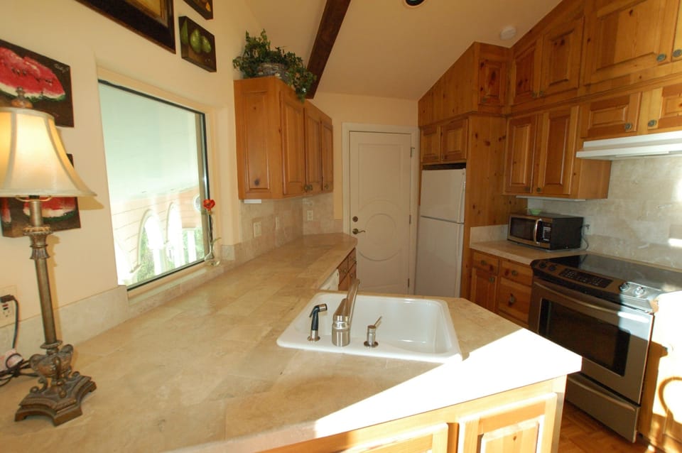 Nice kitchen space