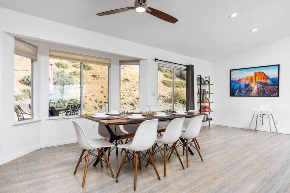 Dining area with seating for 8!