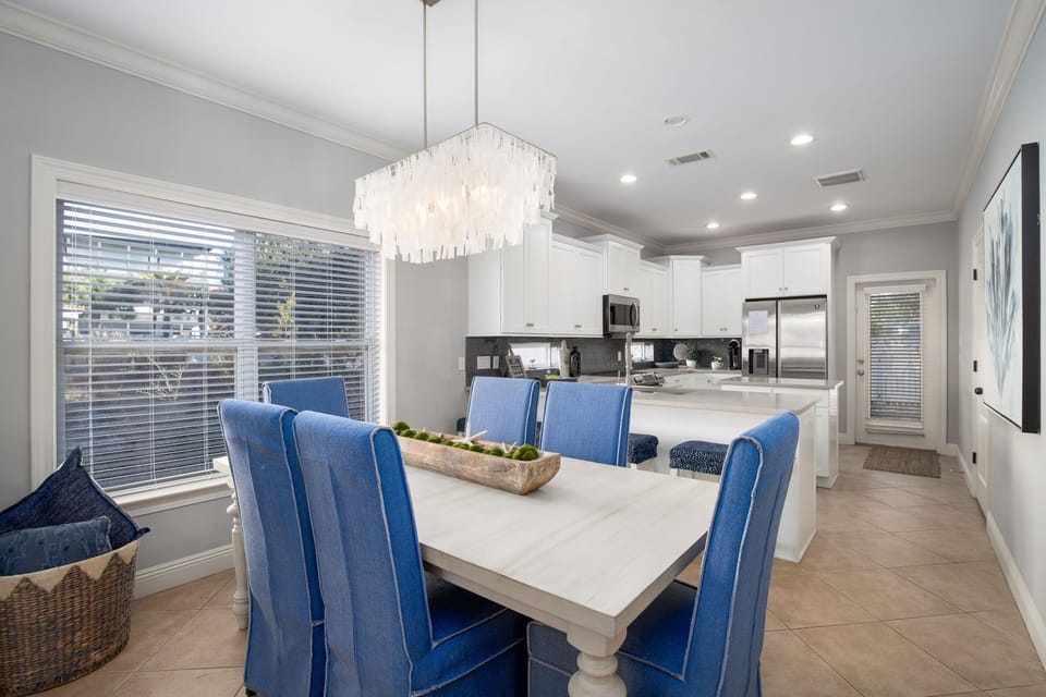 Dining Area with 6 seats