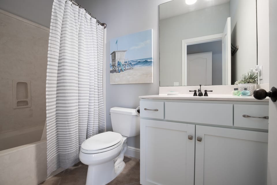 2nd Floor Guest Bathroom w Tub-Shower Combo