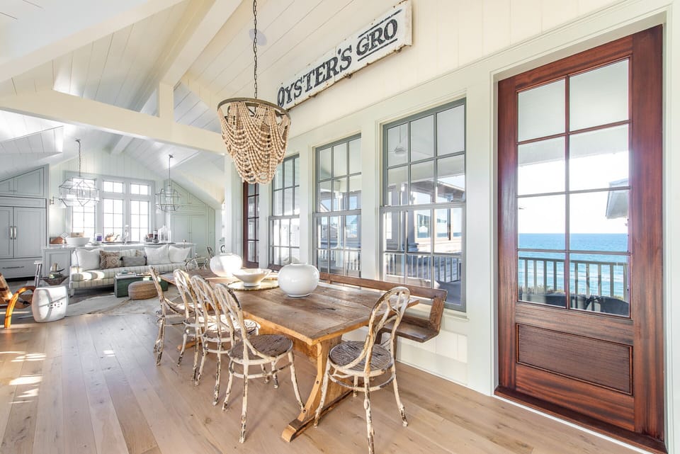 Stunning Dining Room with Seating for 8 Guests