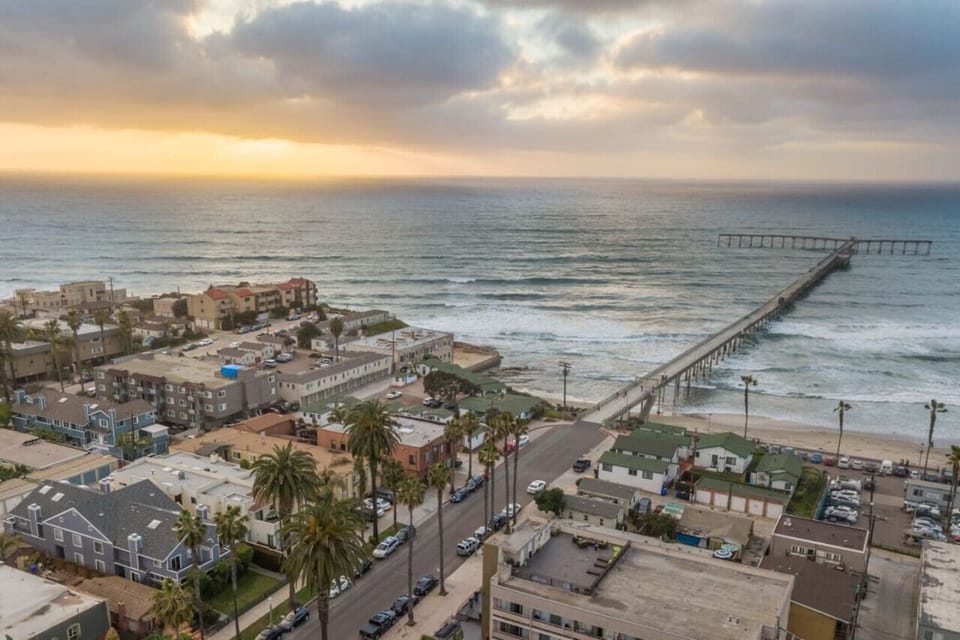 Less than 1/2 a block from Ocean Beach pier!