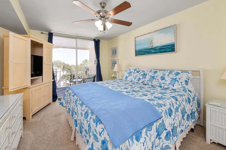 North Breakers 501 - Primary Bedroom with king bed and patio access