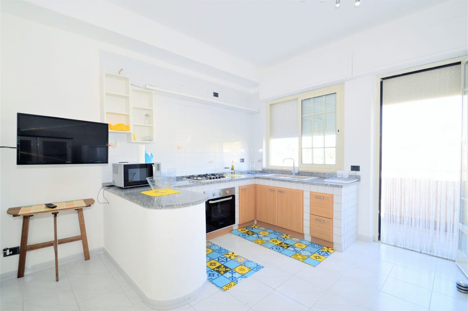 Alcamo, kitchen with tv