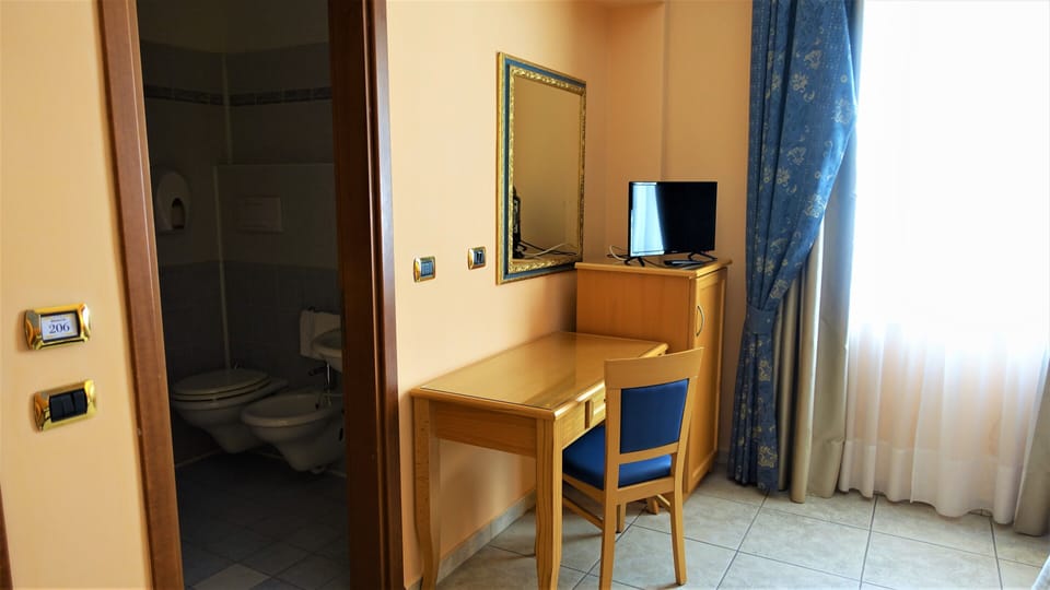 Basic Quadruple Room | Room amenity
