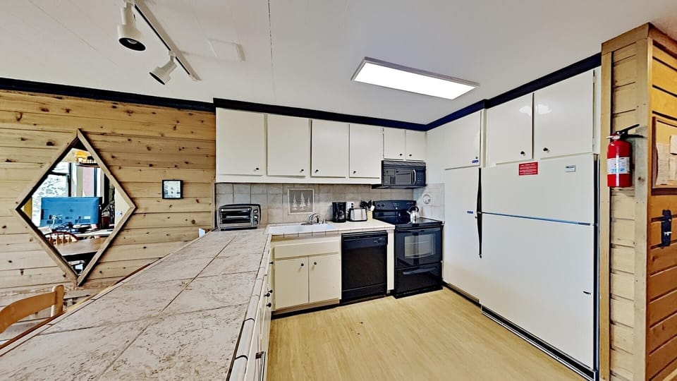 Room, Indoors, Flooring, Kitchen, Ceiling Fan